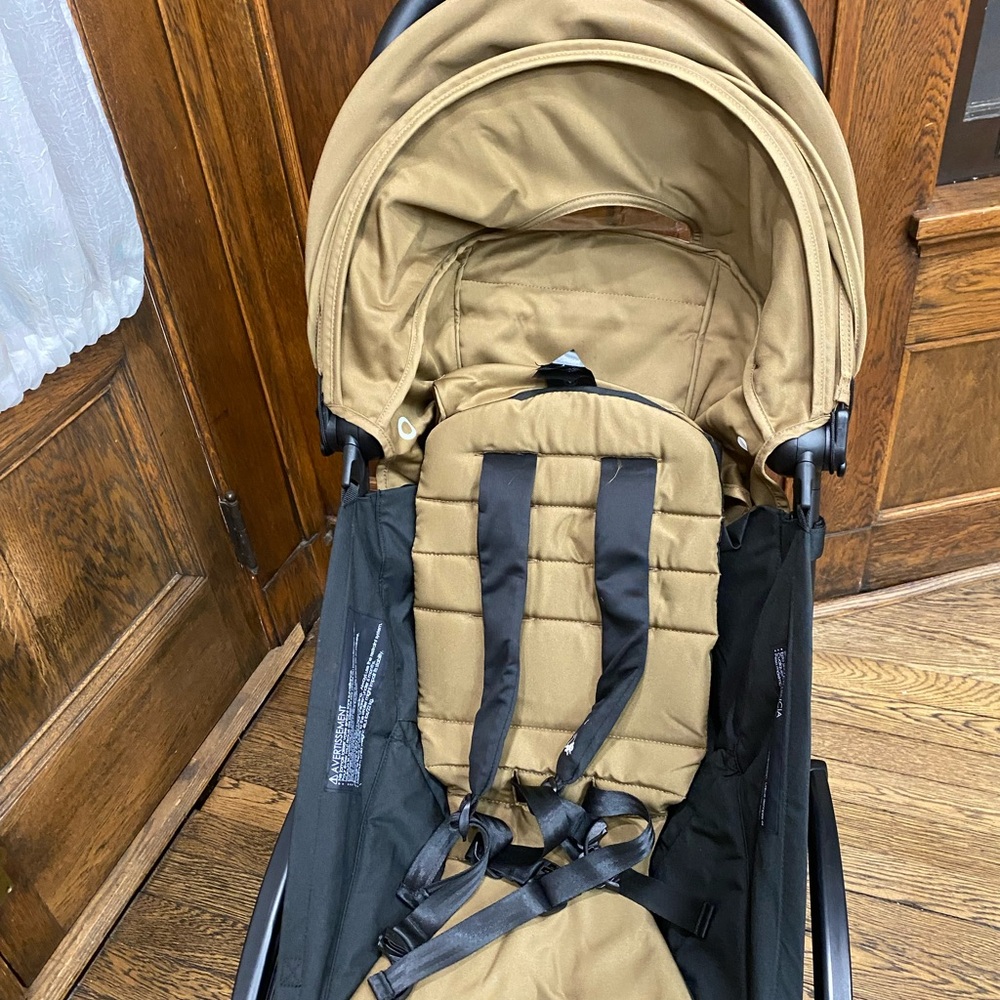 Babyzen Yoyo 2 Stroller & 6+ Color Pack Bundle Black w/ Toffee Floor Sample. - Picture 7 of 13